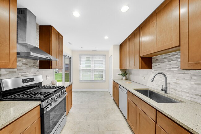 Building Photo - 1257 N Streamwood Ln