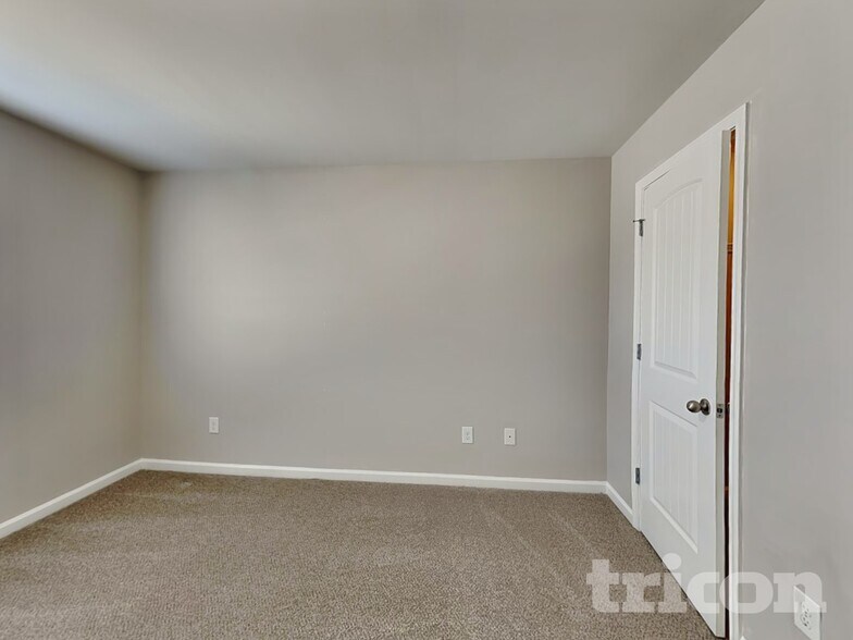 Building Photo - 121 Pristine Dr