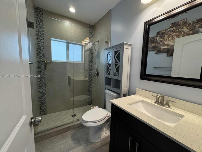 Building Photo - 1315 Royal Palm Dr