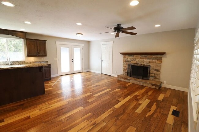 Building Photo - 1/2 off 1st months rent! Close to Utah State University Equestrian Park!