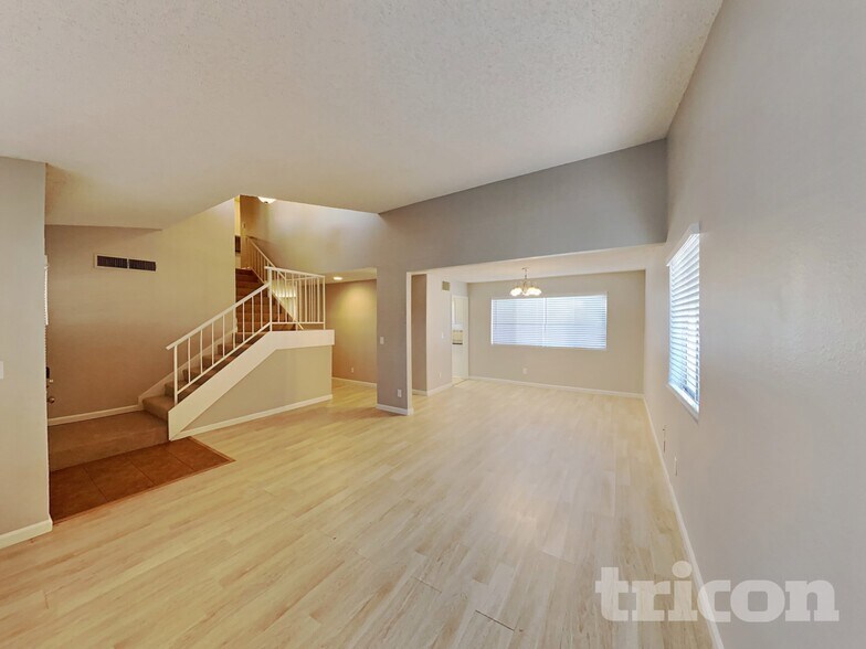Building Photo - 3143 Regal Oak Dr