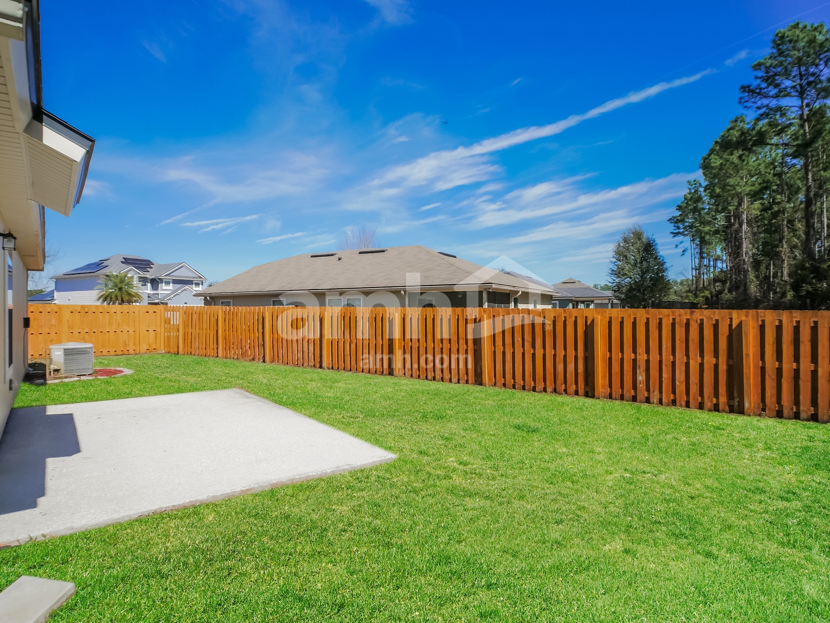 Building Photo - 224 E New England Dr