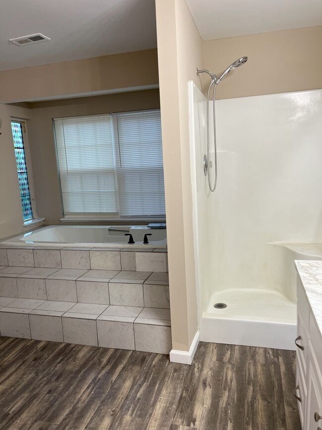 Building Photo - P4 - West Wood (Troy Duplex)