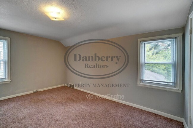 Building Photo - 1017 Searles Rd