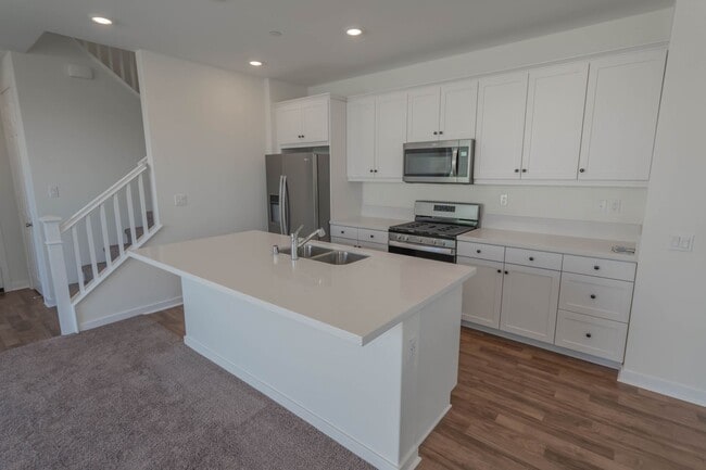 Building Photo - Five Points 3 Bedroom Home in Valencia!