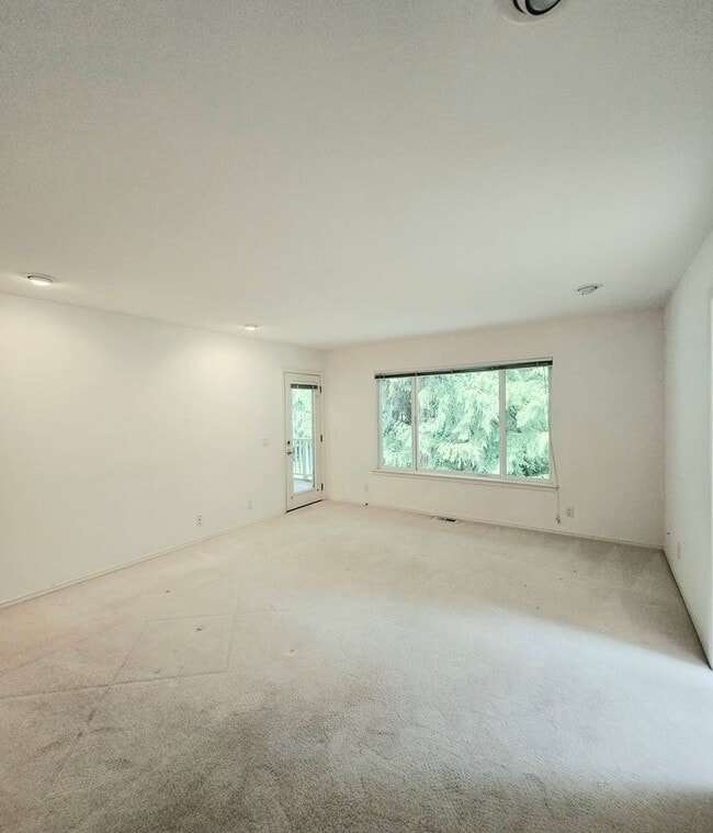 Building Photo - Single Level 3 Bedroom, 2.5 Bath Spacious Home For Rent in Port Ludlow!