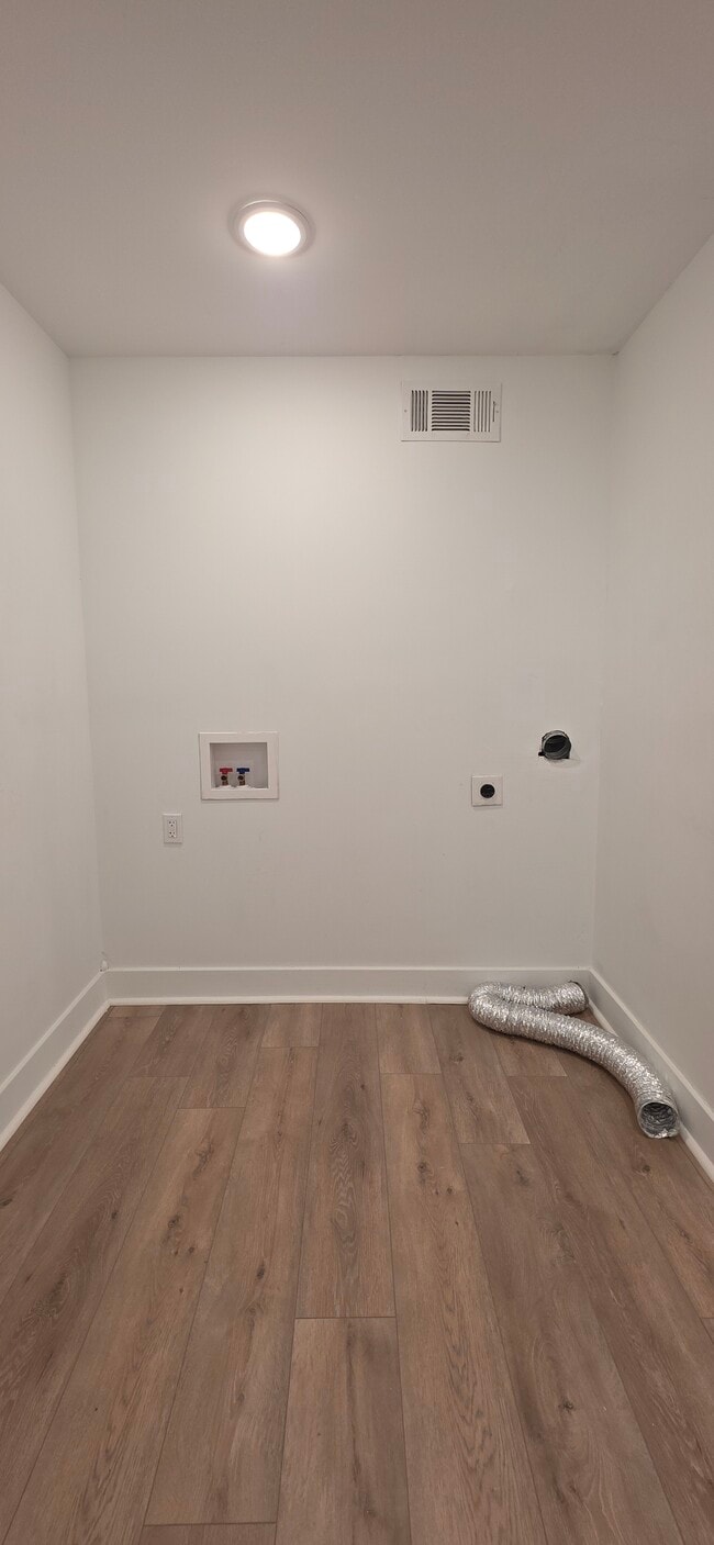 Building Photo - 532 N Belnord Ave