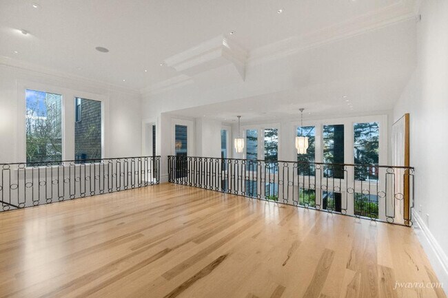 Building Photo - 19 Wilmot St