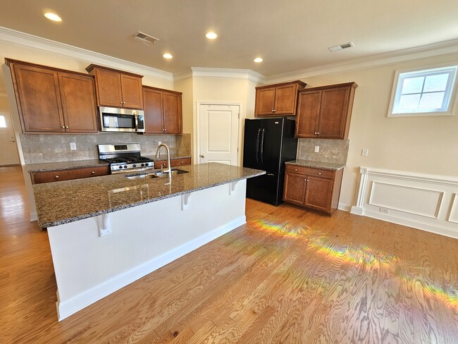 Building Photo - 558 Castleby Dr