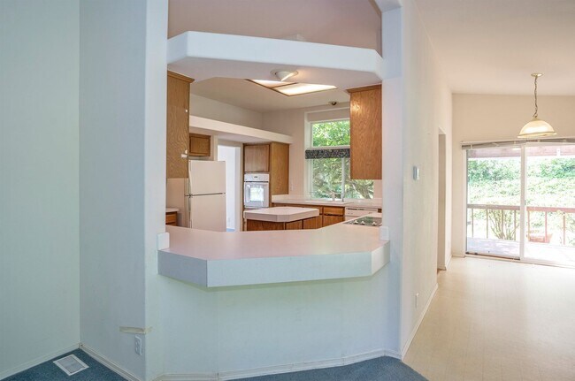 Building Photo - 3-Bedroom Gig Harbor Retreat with Private Setting and Modern Comforts