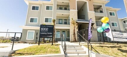 Building Photo - 6002 Greenwood Dr
