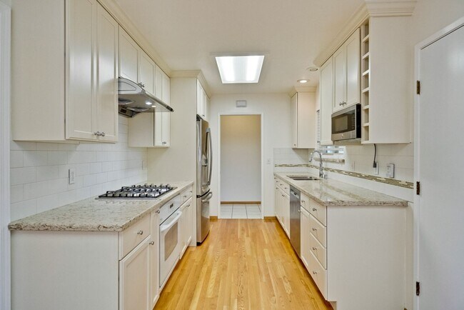 Building Photo - 5097 Forest Glen Dr