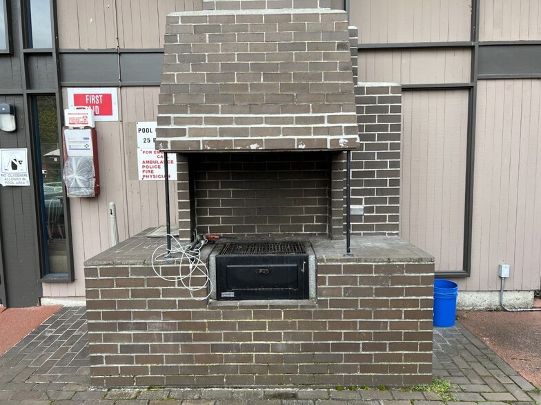 Building Photo - 1425 S Puget Dr