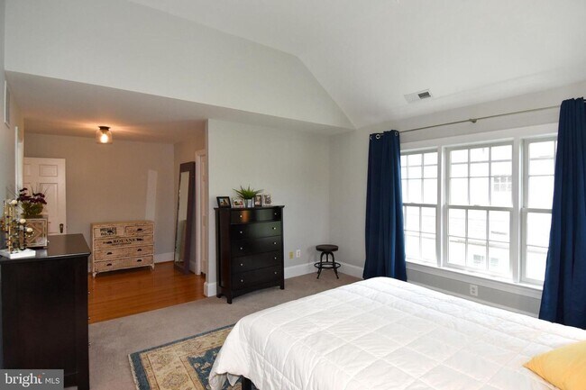 Building Photo - Discover exceptional comfort and timeless style in this beautifully updated single family residen...