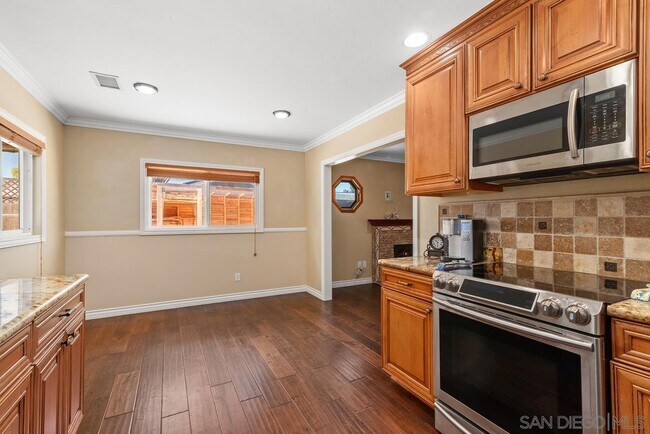Building Photo - 2245 Nob Hill Dr