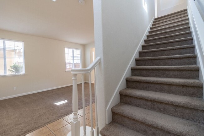Building Photo - Mountain House-A Commuter's Dream!