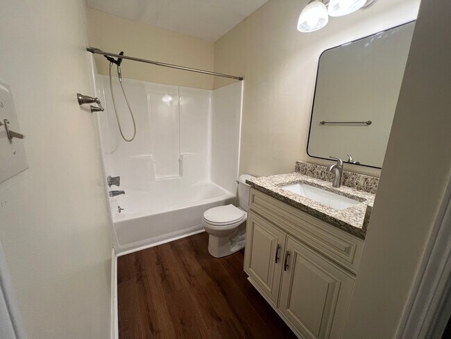 Building Photo - Room in House on Hillboro Cir SW