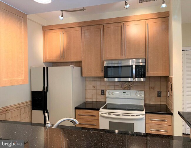 Building Photo - 10816 Antigua Terrace