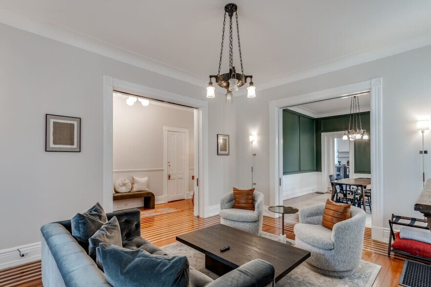 Building Photo - 353 Thrall St