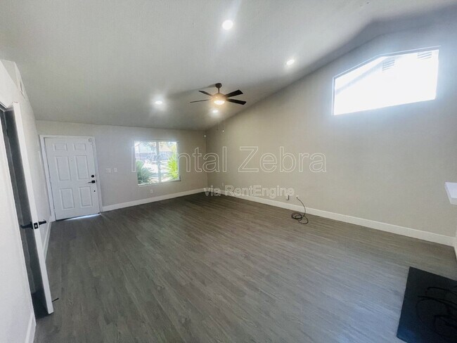 Building Photo - 423 El Portal Ct