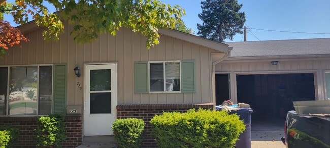 Primary Photo - 729 Ottawa Ave