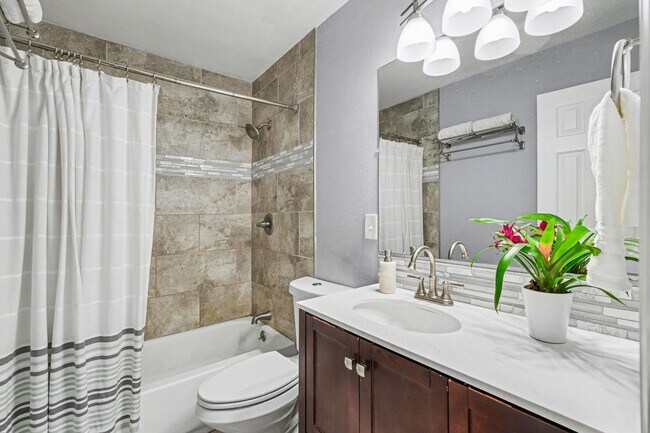 Building Photo - Updated 3-Bedroom Condo Near Downtown Fort Collins!