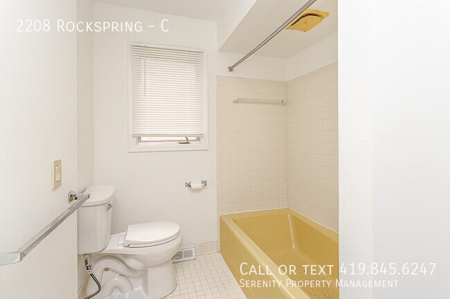 Building Photo - 2208 Rockspring-C