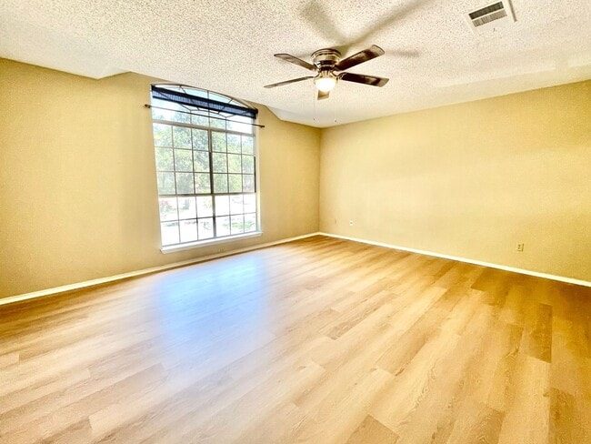 Building Photo - House For Lease in Milwood