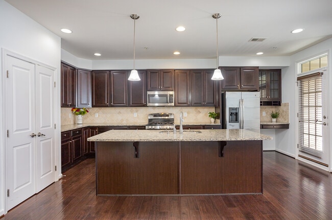 Building Photo - 25890 Racing Sun Dr