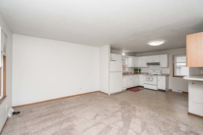 Building Photo - 106 NE Grant St