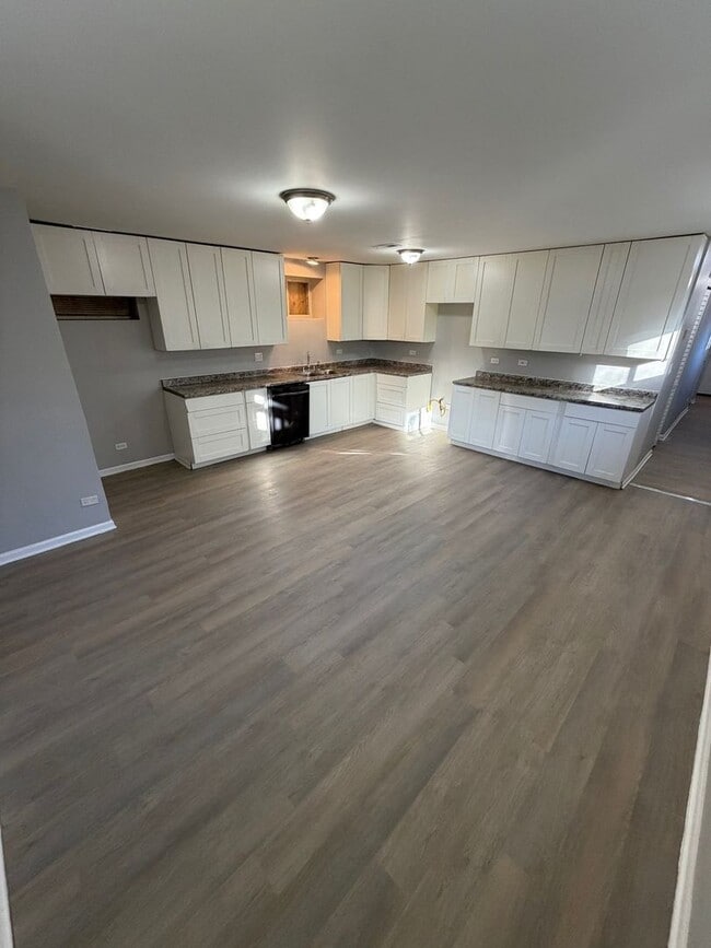 Building Photo - 7808 S Greenwood Ave