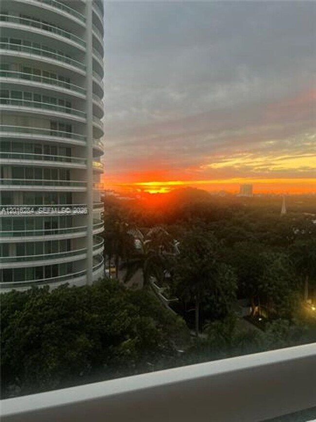 Building Photo - 1627 Brickell Ave