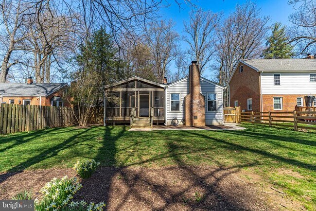 Building Photo - 10837 Warwick Ave