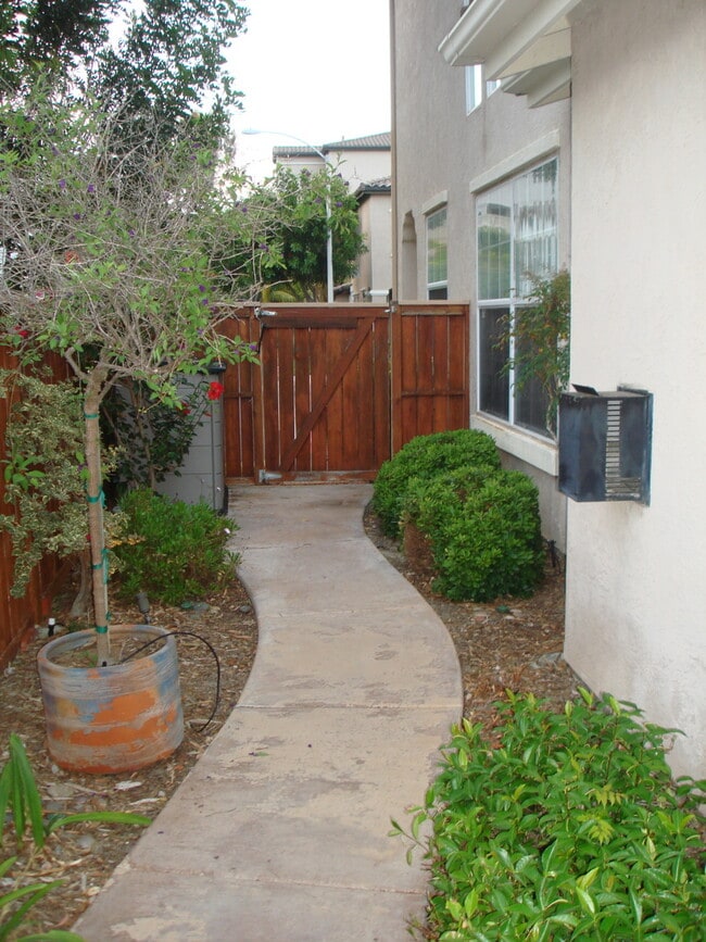 Building Photo - Amazing 4 bedroom home in gated community near highly rated schools and beach