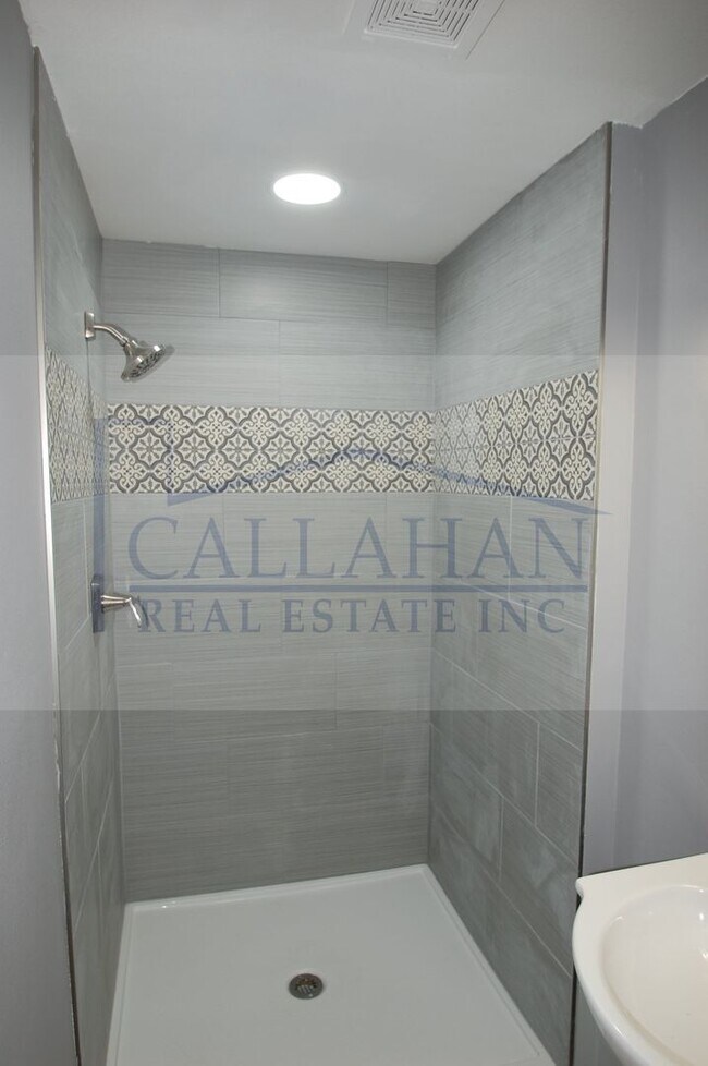 Building Photo - Updated Sherwood 3 bed 2 bath