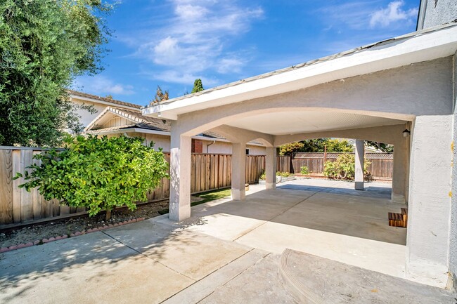Building Photo - Charming 3BR/2BA Single Family Home for re...