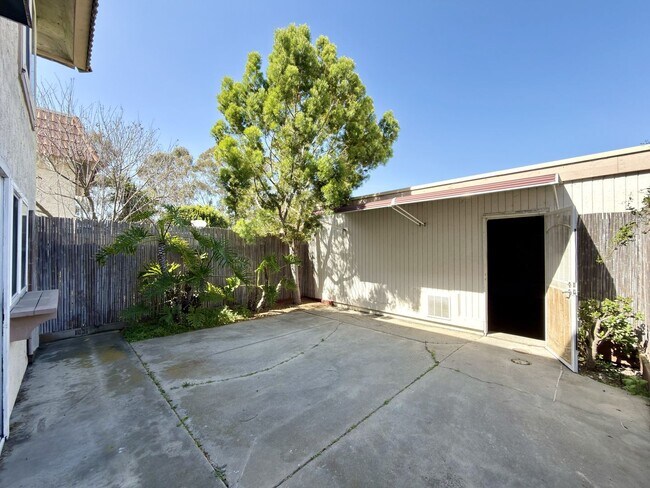 Building Photo - Spacious Townhome in Desirable Tiburon Community!