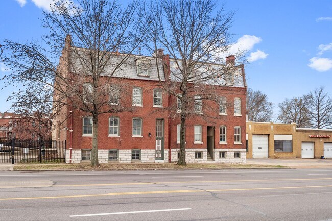 Building Photo - 2226 Gravois Ave