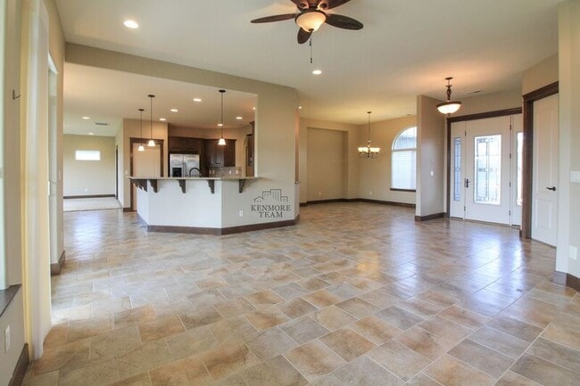 Building Photo - 3047 Bluffs Dr