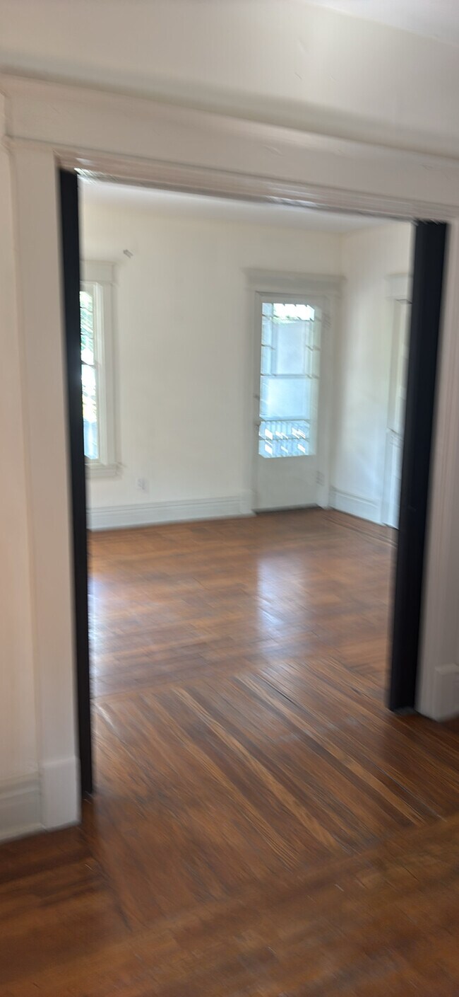 Building Photo - 161 N Keats Ave