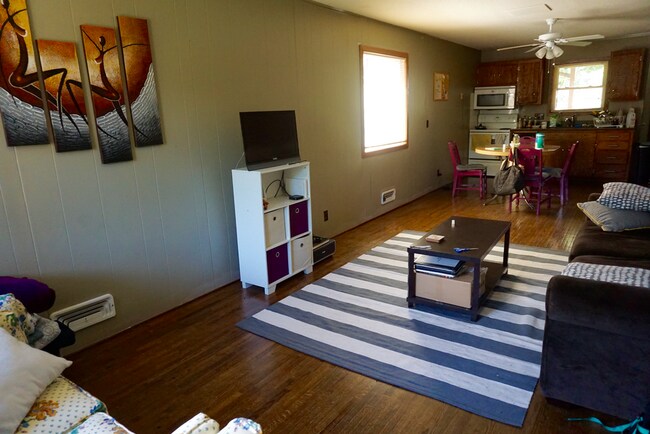 Building Photo - 1085 18th Ave SE