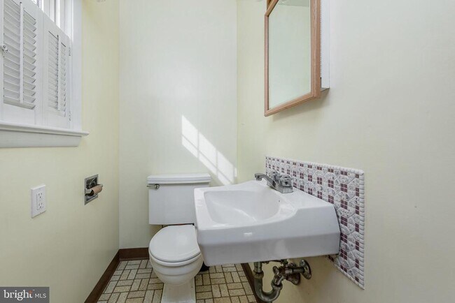 Building Photo - 307 Dickinson Rd