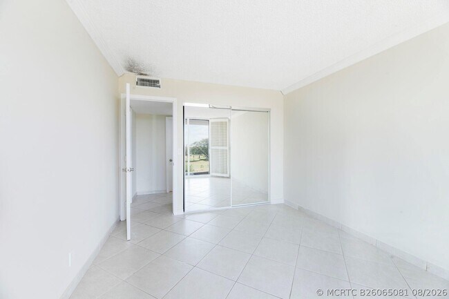 Building Photo - 3800 N Hills Dr