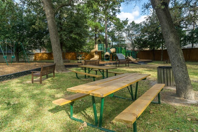 Building Photo - 726 Thistlewood Dr