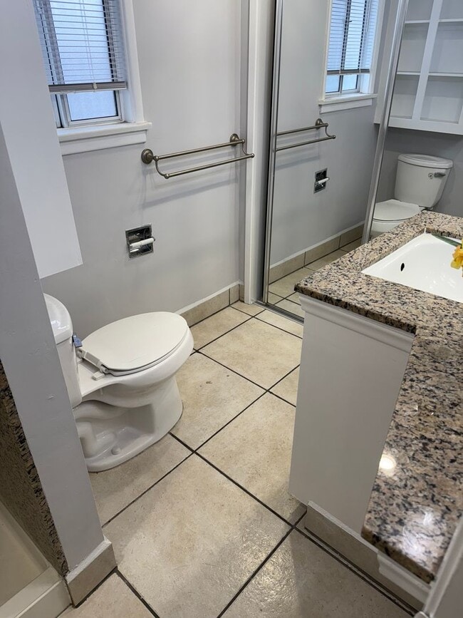 Building Photo - Studio Apartment -Open House  Tuesday at 5pm