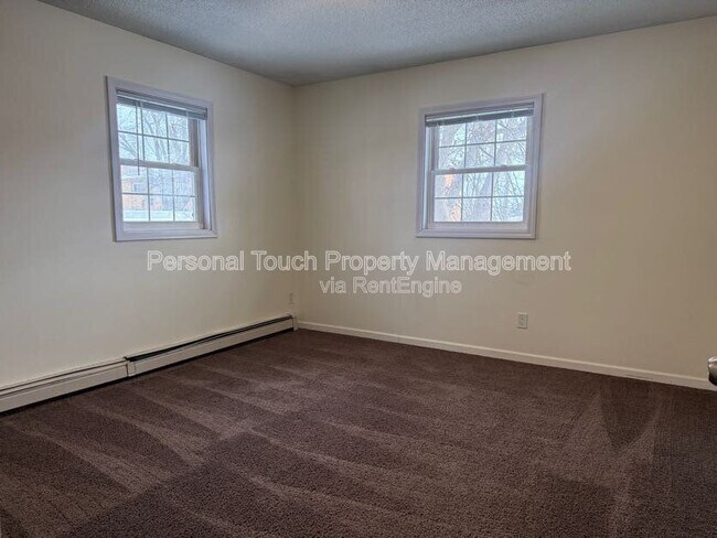 Building Photo - 912-18 1/2 18 1/2 St S