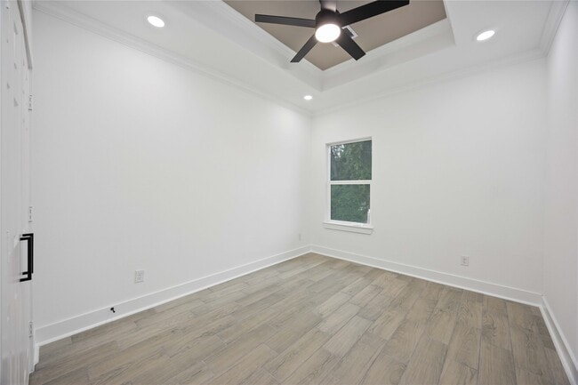 Building Photo - 6726 Paris St