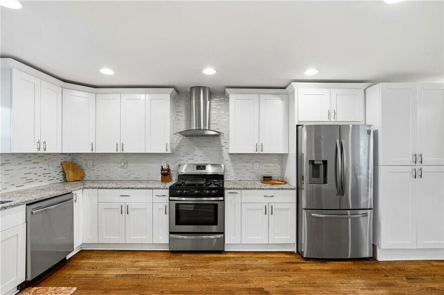Building Photo - 2670 Woodridge Dr