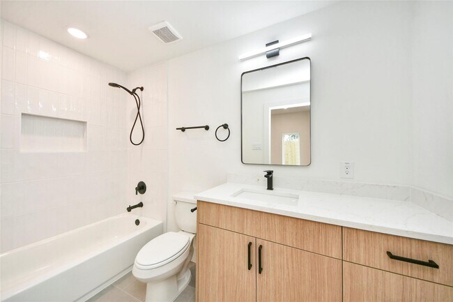 Building Photo - 932 South Ln