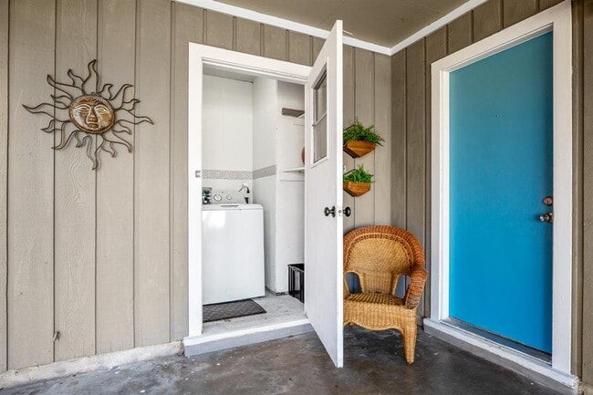 Building Photo - 6907 Miranda Dr